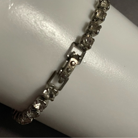Vintage fashion silver tone and rhinestone Bracelet - Picture 3 of 5